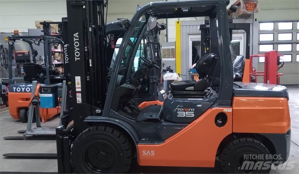 Toyota 52-8FDJF35 Дизелови камиони