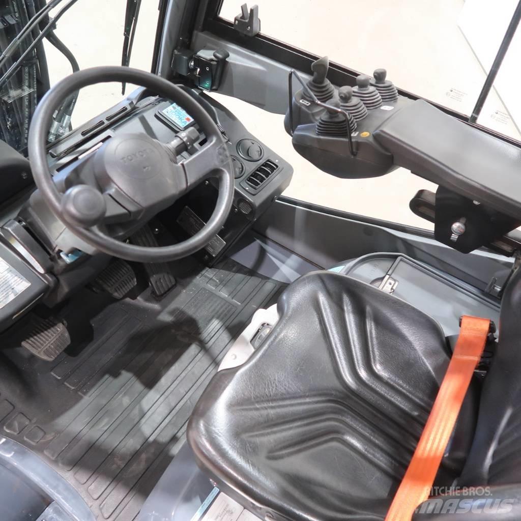 Toyota 02-8FGJF35 Камиони с АГУ