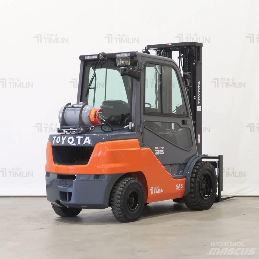 Toyota 02-8FGJF35 Камиони с АГУ