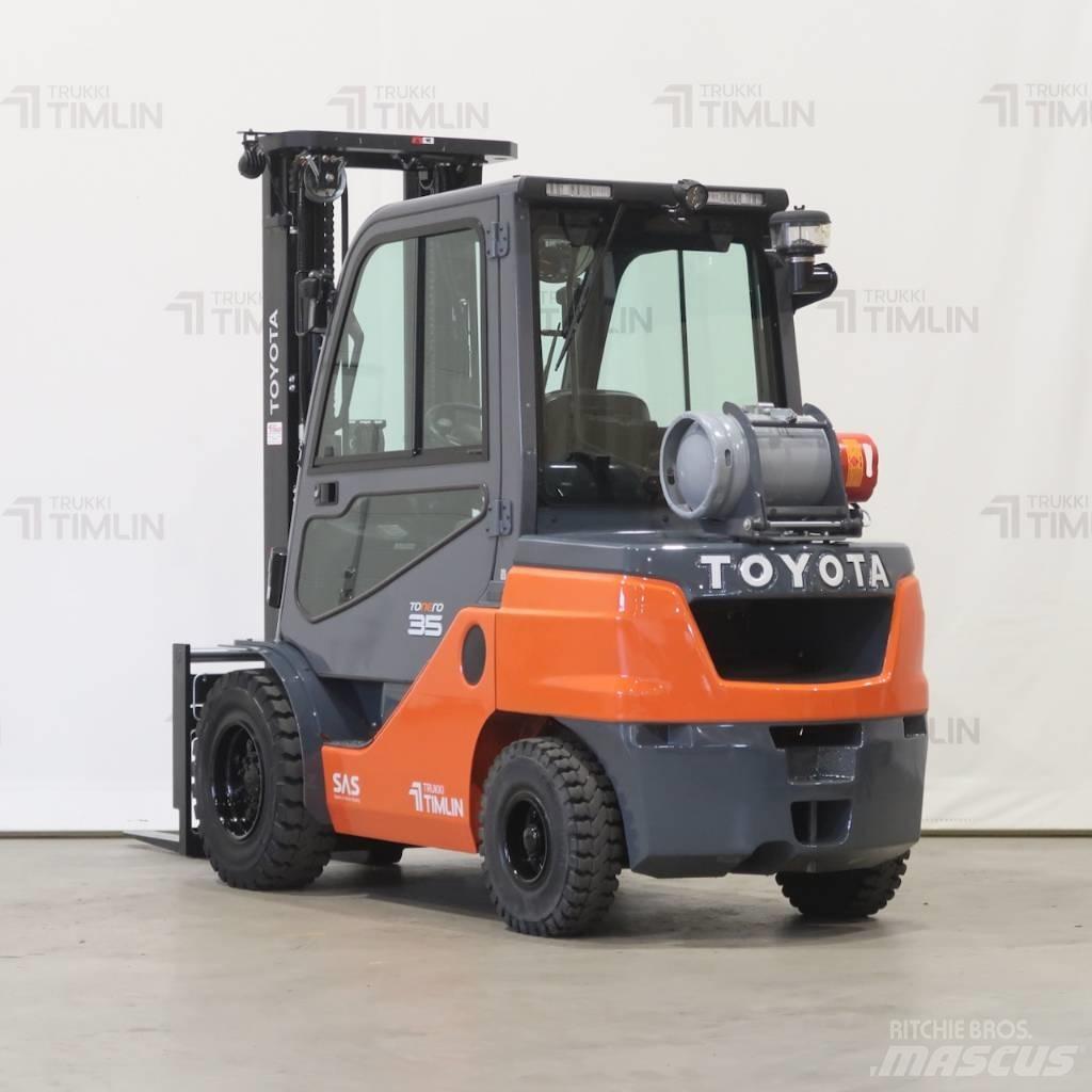 Toyota 02-8FGJF35 Камиони с АГУ