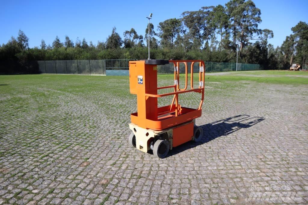 JLG 1230ES Вертикални мачтови повдигачи
