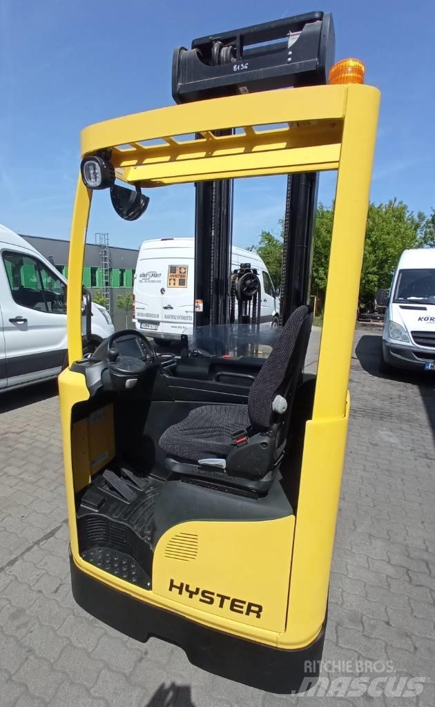 Hyster R 1.4 Ретрак/ Високоповдигач с изместване на вилката напред