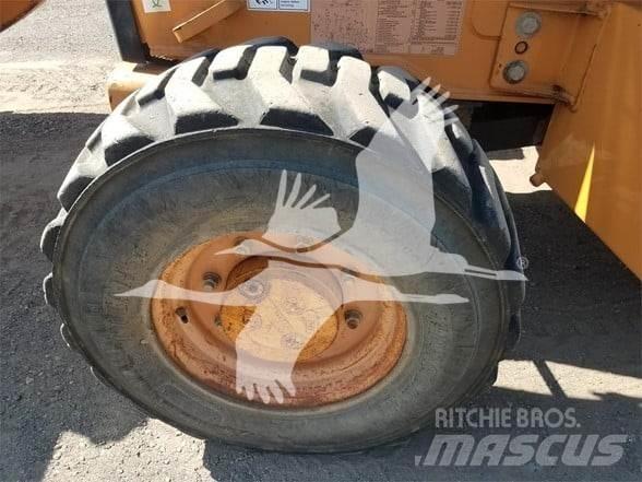 CASE 580M III Товарач със заден ексватор