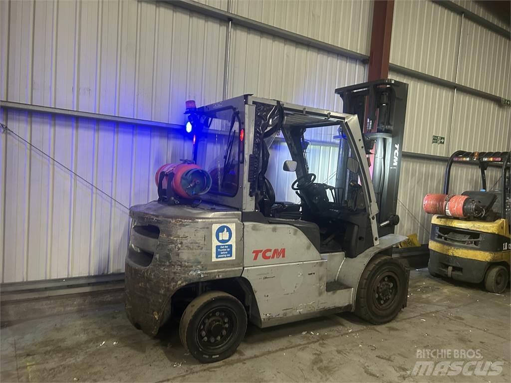 TCM J1F4A40LQ Камиони с АГУ