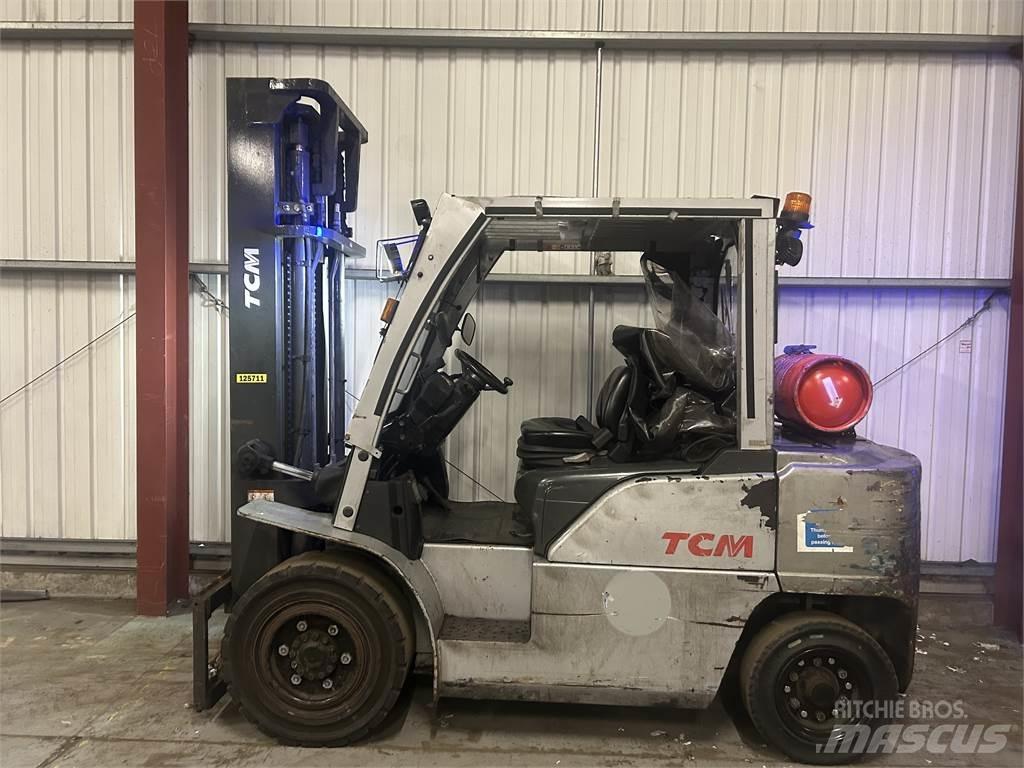 TCM J1F4A40LQ Камиони с АГУ