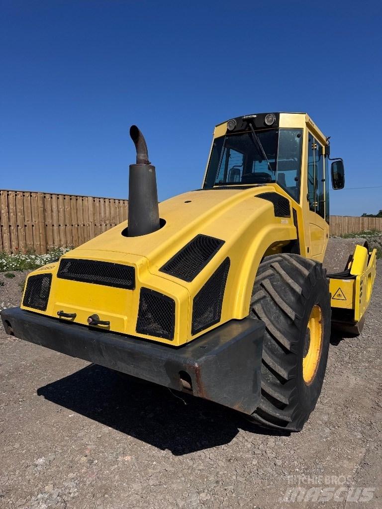Bomag BW 213 D H-4 Еднобарабанни ролки
