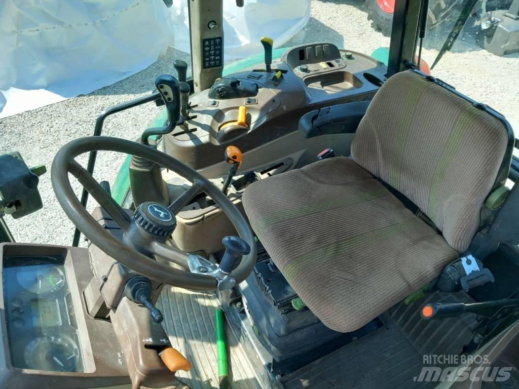 John Deere 5820 Трактори