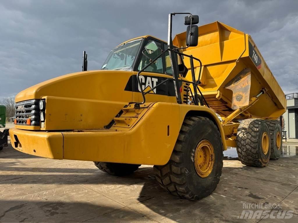CAT 740 Странични самосвали
