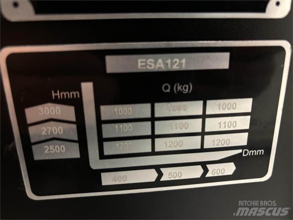 ESA 121 Колички високоповдигачи с теглич