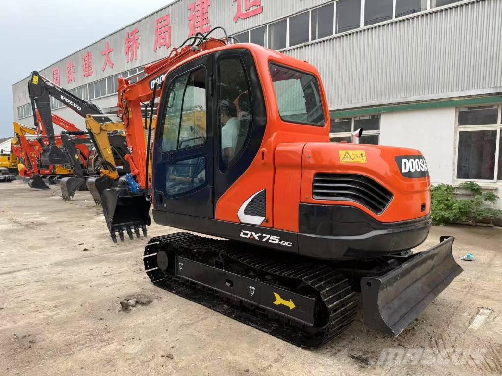 Doosan DX 75 Верижен екскаватор