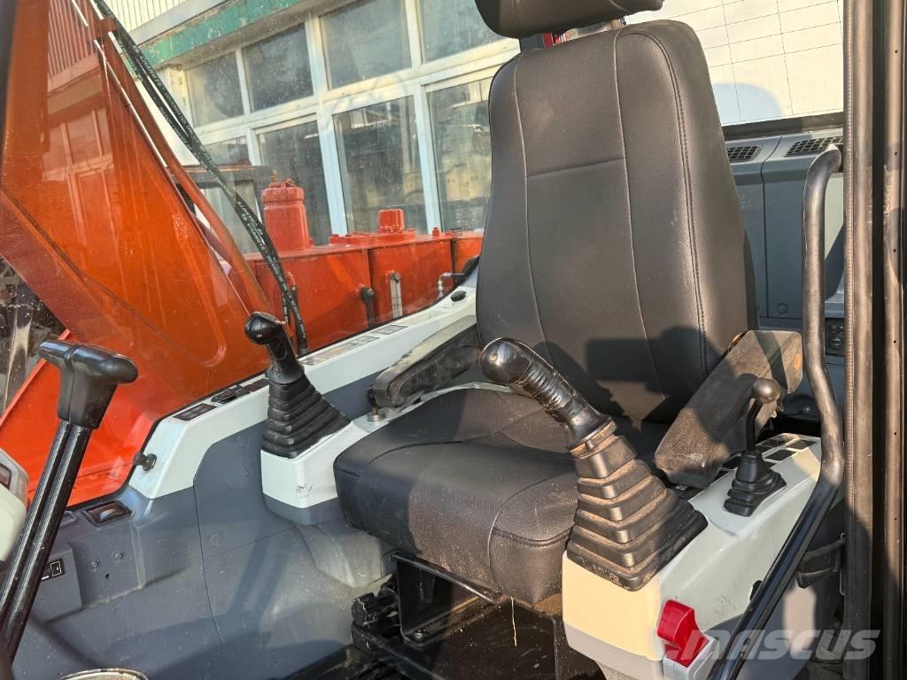 Doosan DX 75 Верижен екскаватор