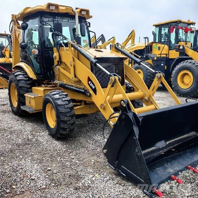 CAT 420 F Товарач със заден ексватор