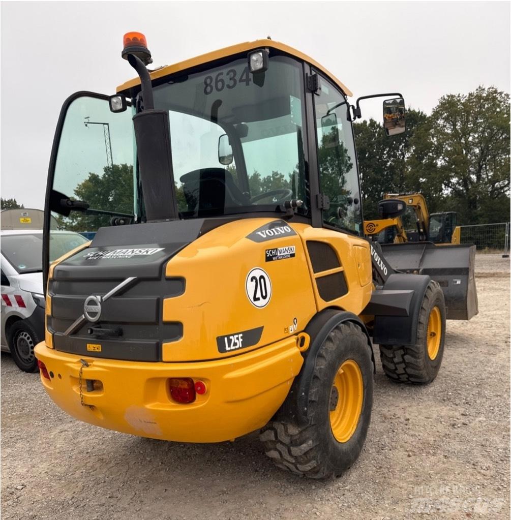Volvo L25F Колесни товарачи