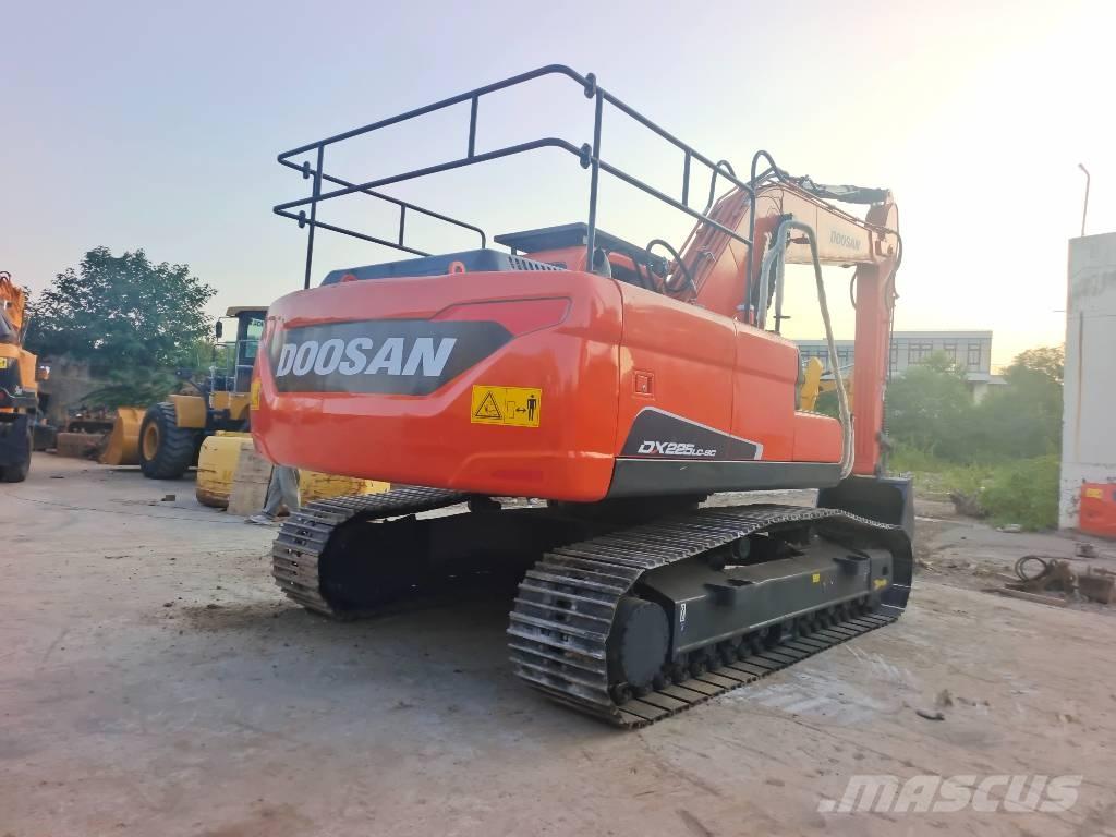 Doosan DX 225 LC Верижен екскаватор
