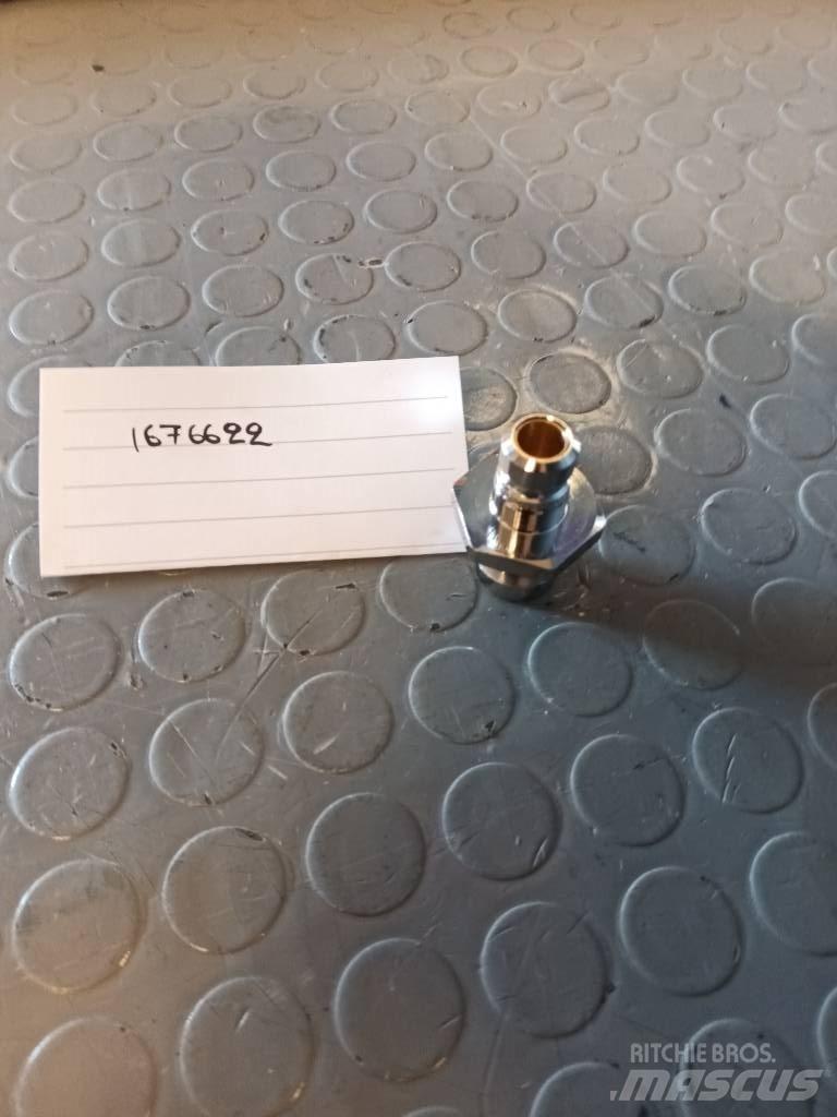 Volvo NIPPLE 1676622 Транспорт - Други
