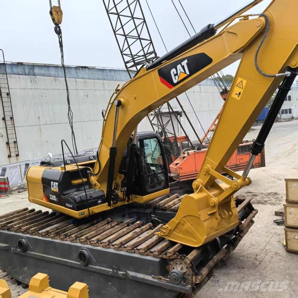 CAT 320 D Багери амфибии