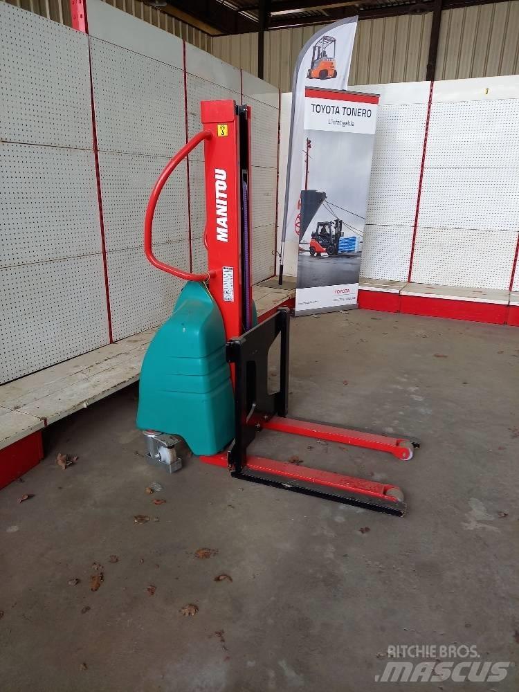 Manitou EB500 Колички високоповдигачи с теглич