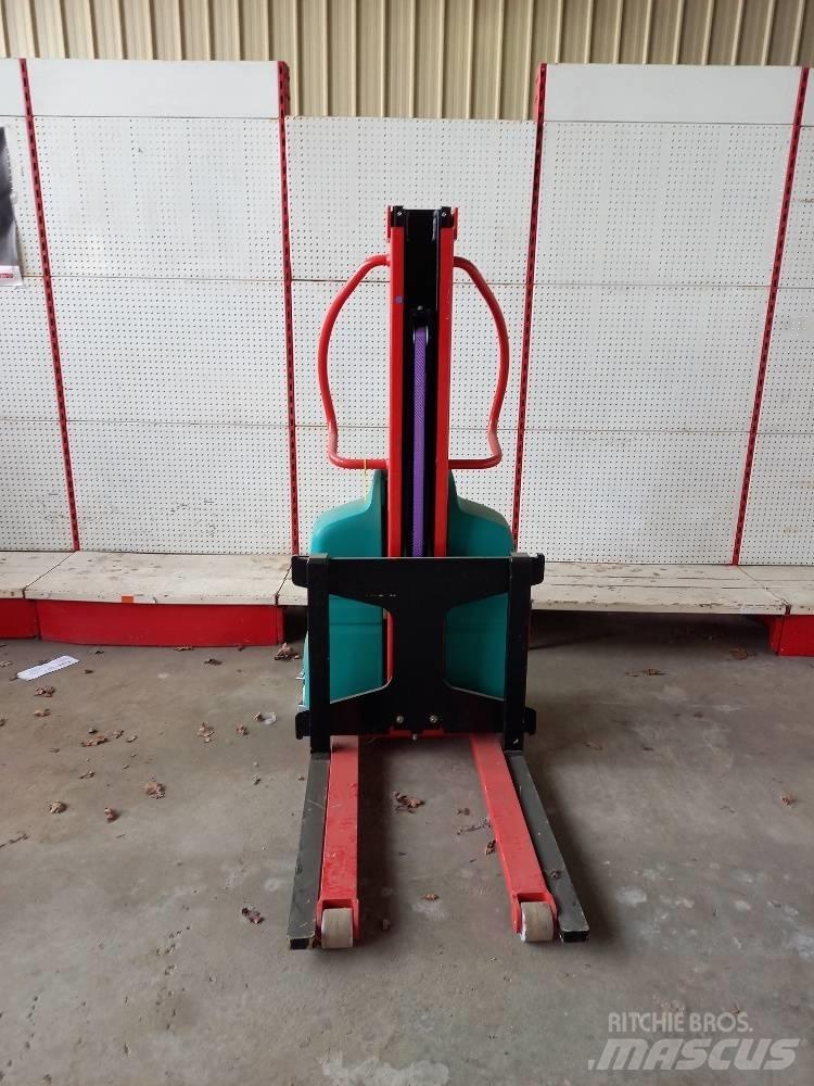 Manitou EB500 Колички високоповдигачи с теглич