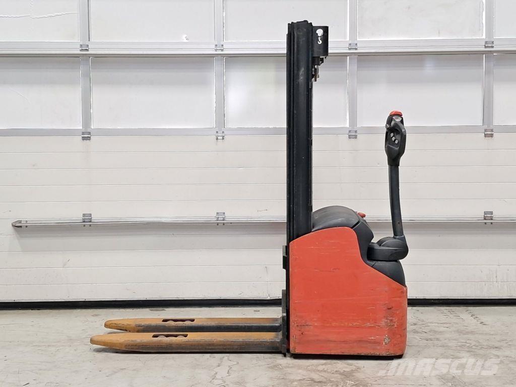 LOC A12TLL42 Колички високоповдигачи с теглич