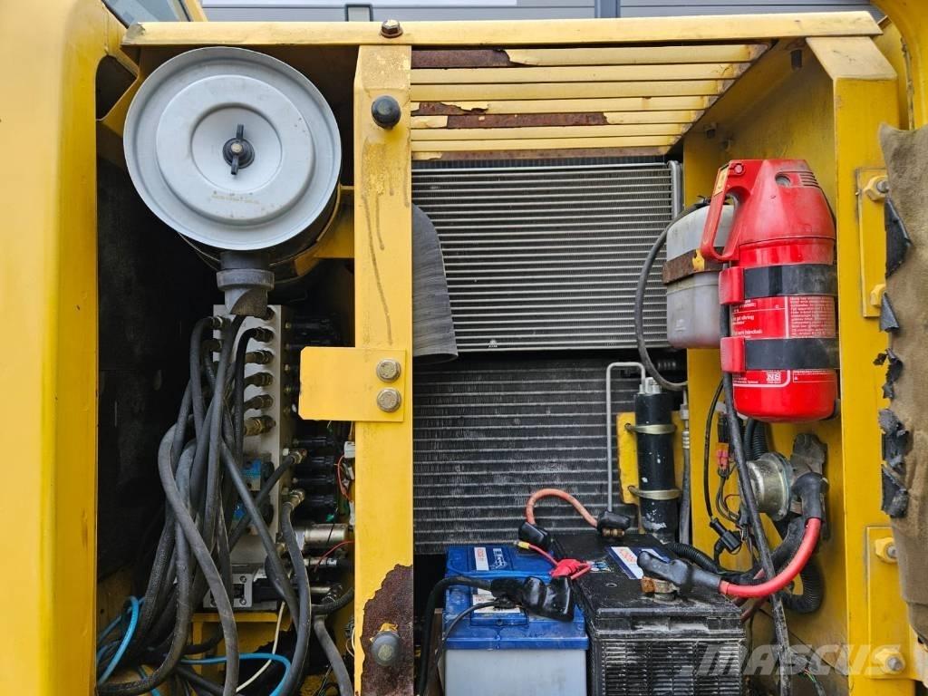 Komatsu PW 130ES-6K Колесни екскаватори