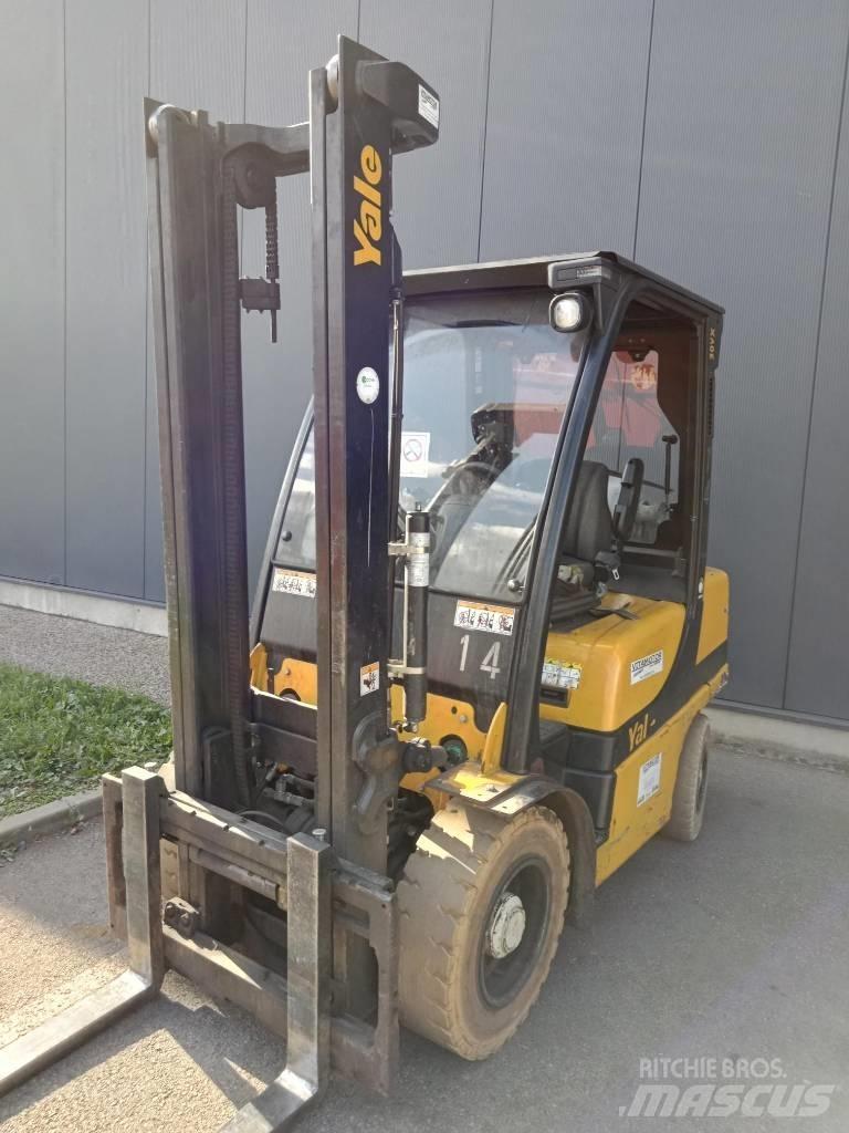 Yale GLP30 Камиони с АГУ