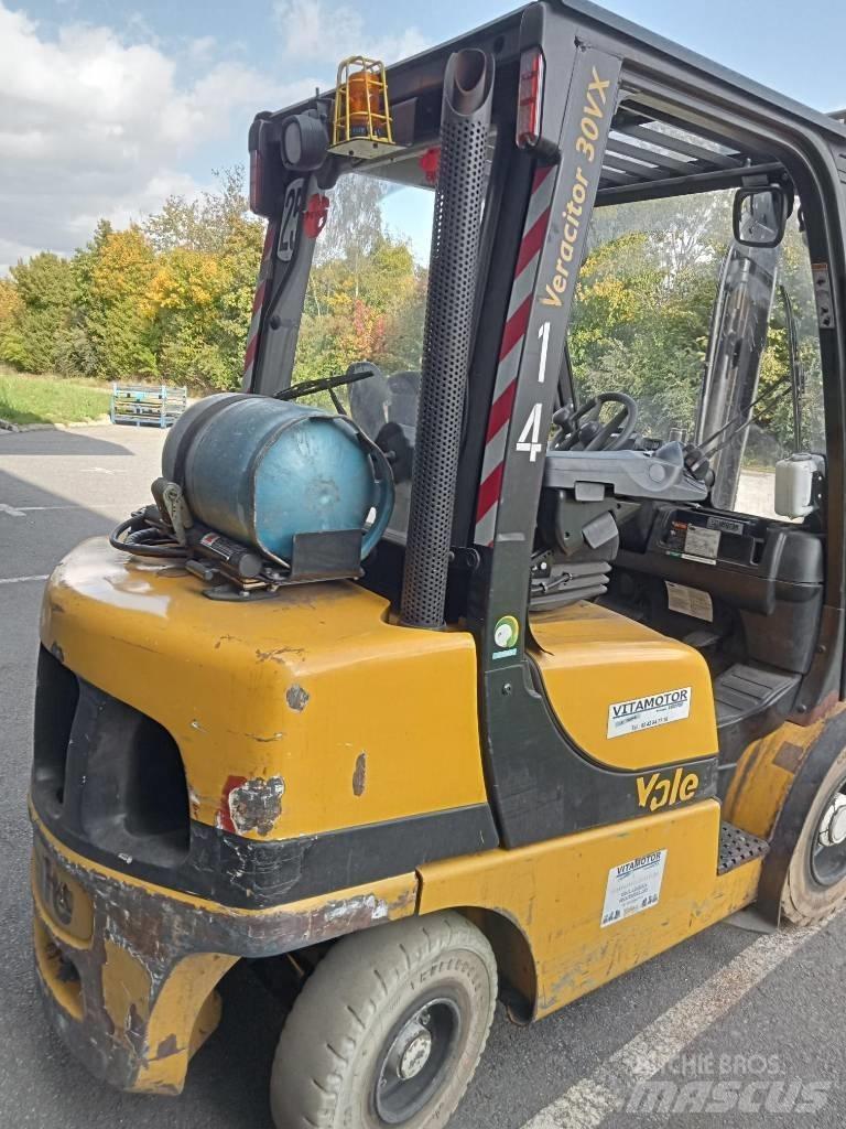 Yale GLP30 Камиони с АГУ