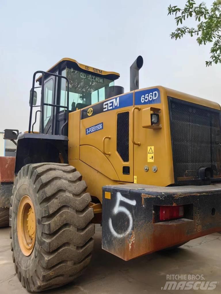 SEM 656D Колесни товарачи