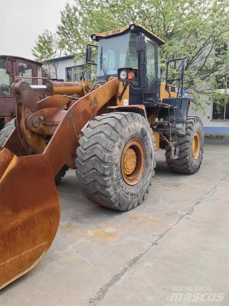 SEM 656D Колесни товарачи