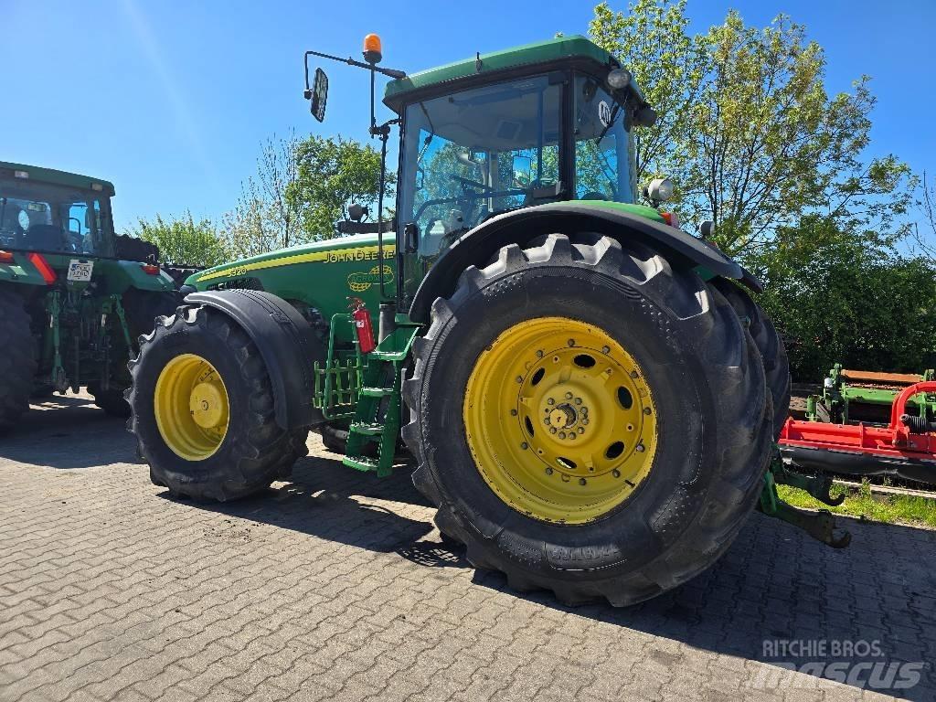 John Deere 8320 Трактори