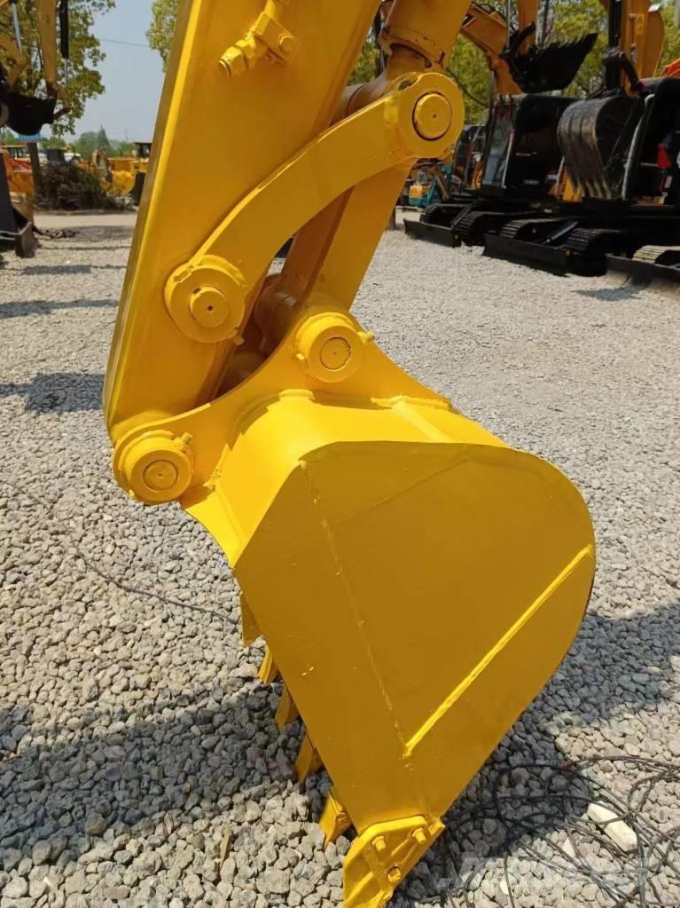Komatsu PC 70 Средни екскаватори 7т - 12т