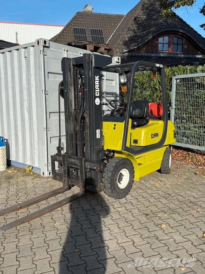 Clark CMP 25 L Камиони с АГУ