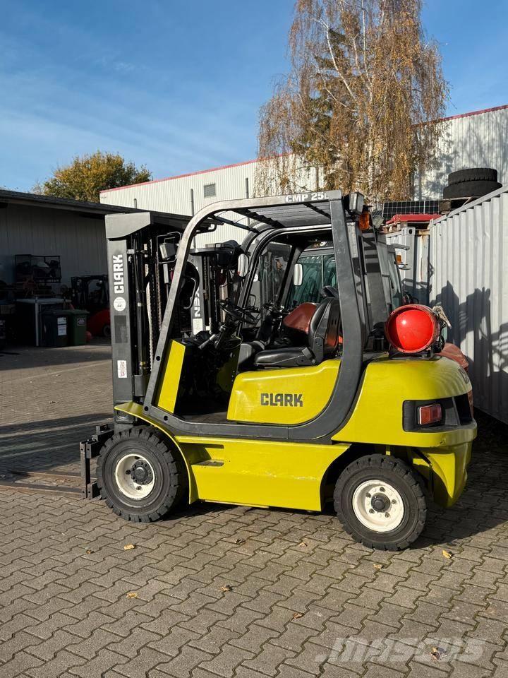 Clark CMP 25 L Камиони с АГУ