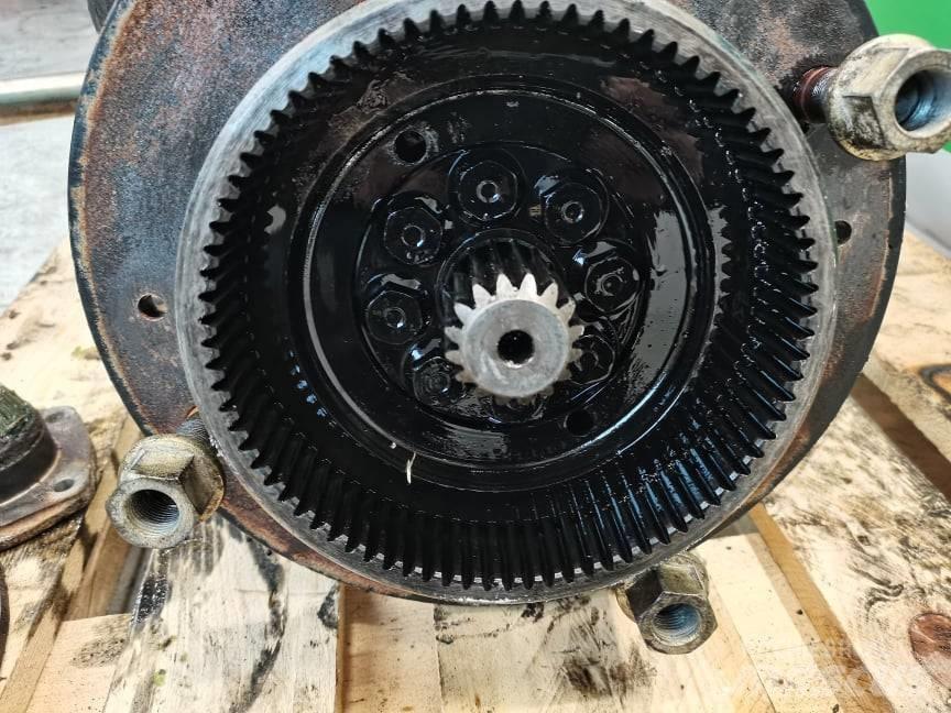 JCB 520-40 reducer Оси
