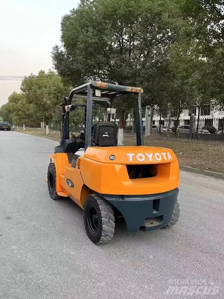 Toyota FD 50 Дизелови камиони