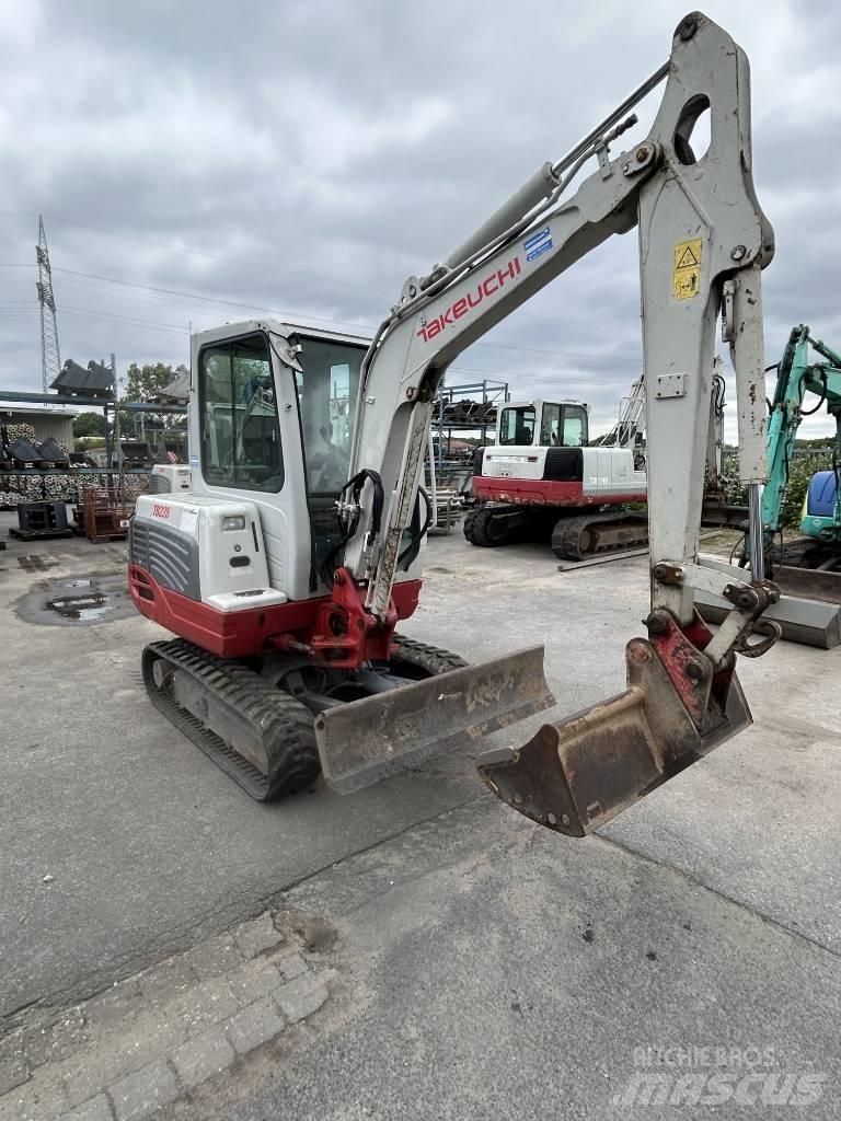 Takeuchi TB 228 Мини екскаватори < 7 т