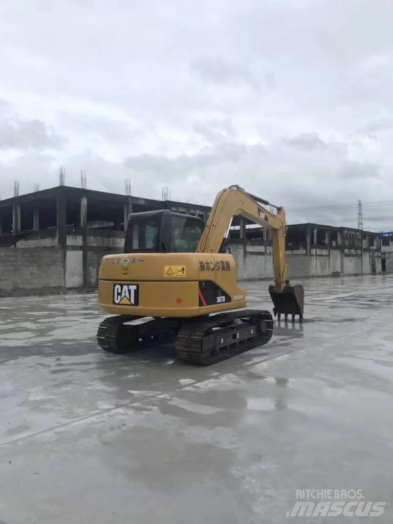 CAT 307 D Средни екскаватори 7т - 12т