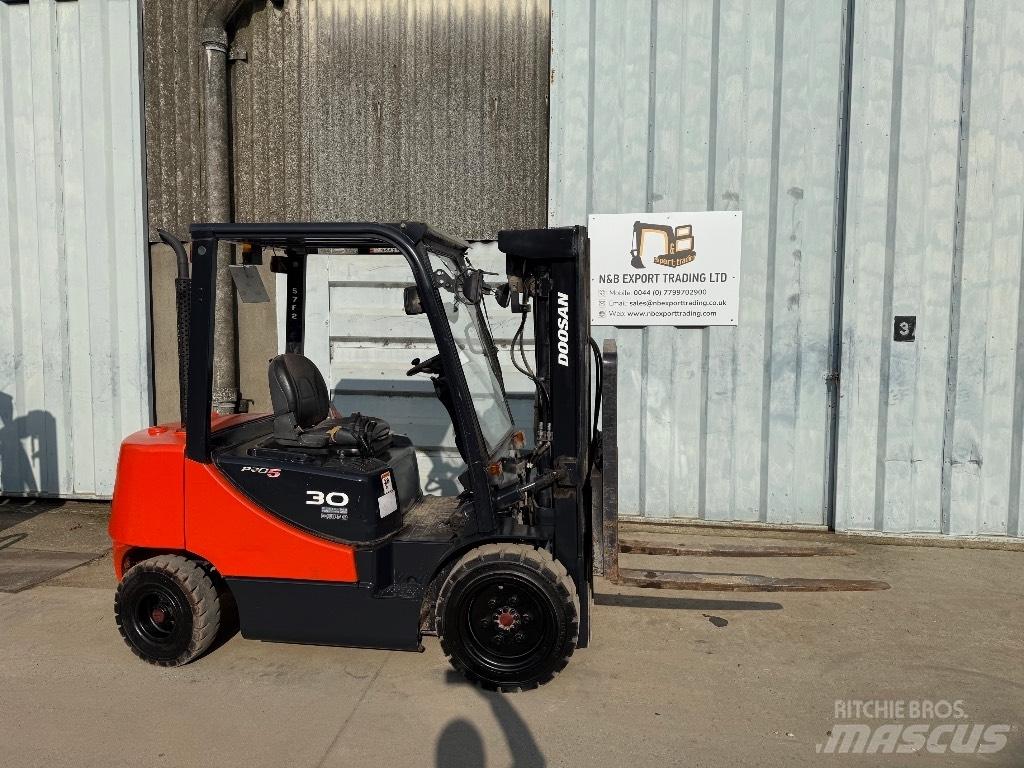 Doosan D 30 Дизелови камиони