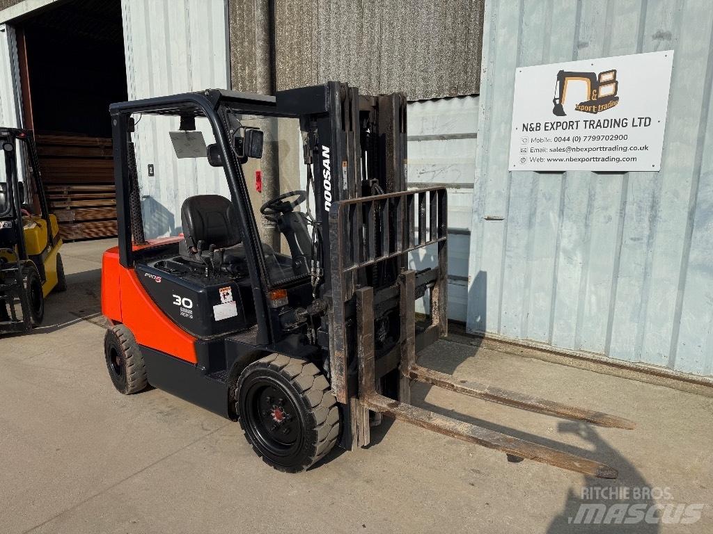 Doosan D 30 Дизелови камиони