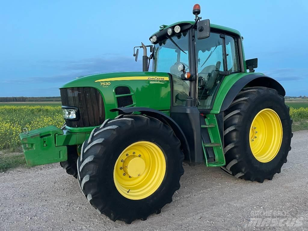 John Deere 7530 Трактори