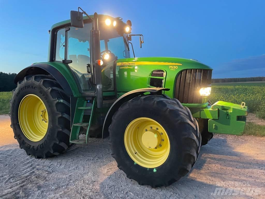 John Deere 7530 Трактори