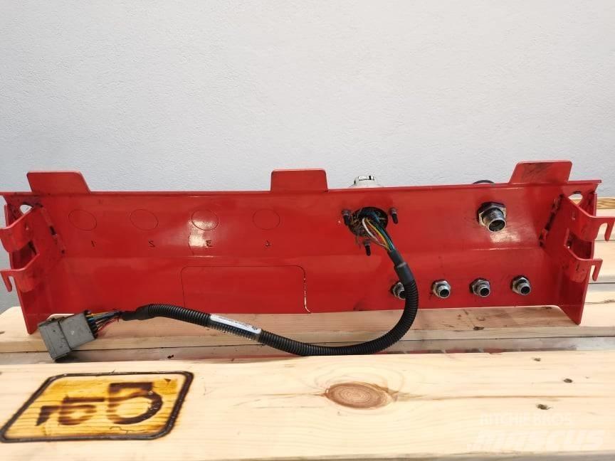 Manitou MLT shield Кабина