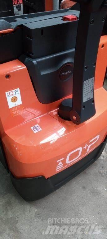 Toyota LWE 200 Нископовдигач