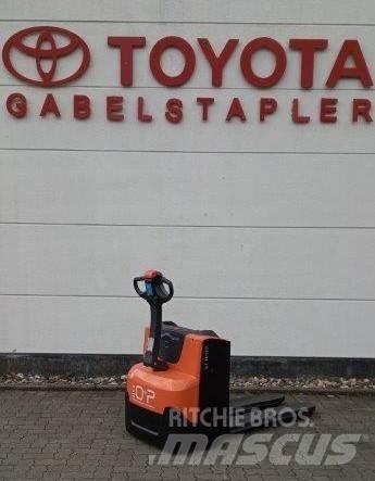 Toyota LWE 200 Нископовдигач