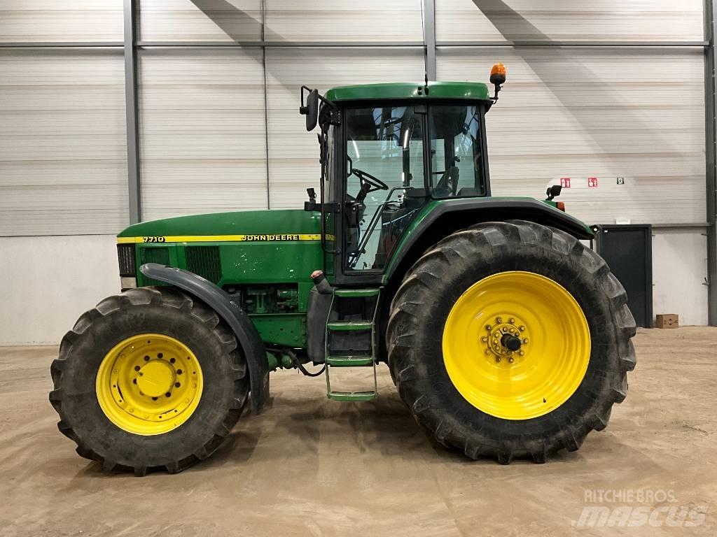 John Deere 7710 Трактори