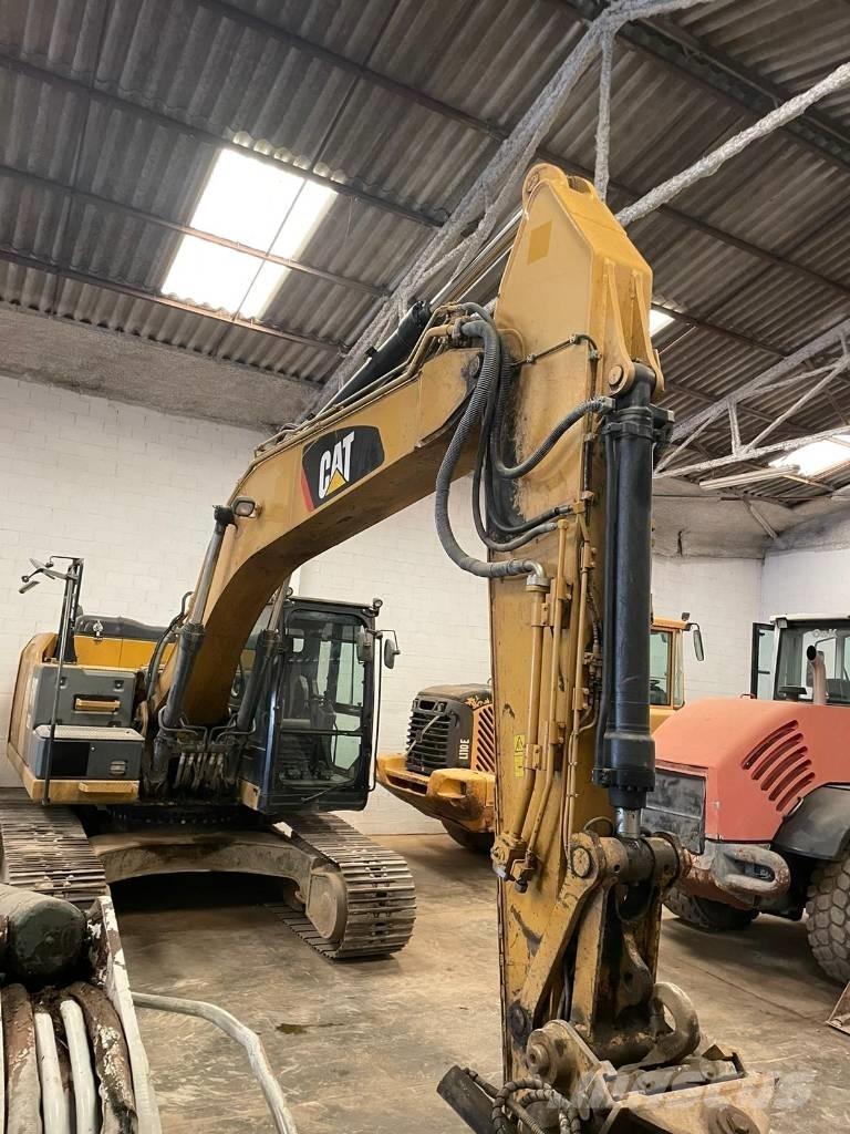 CAT 320 E Верижен екскаватор