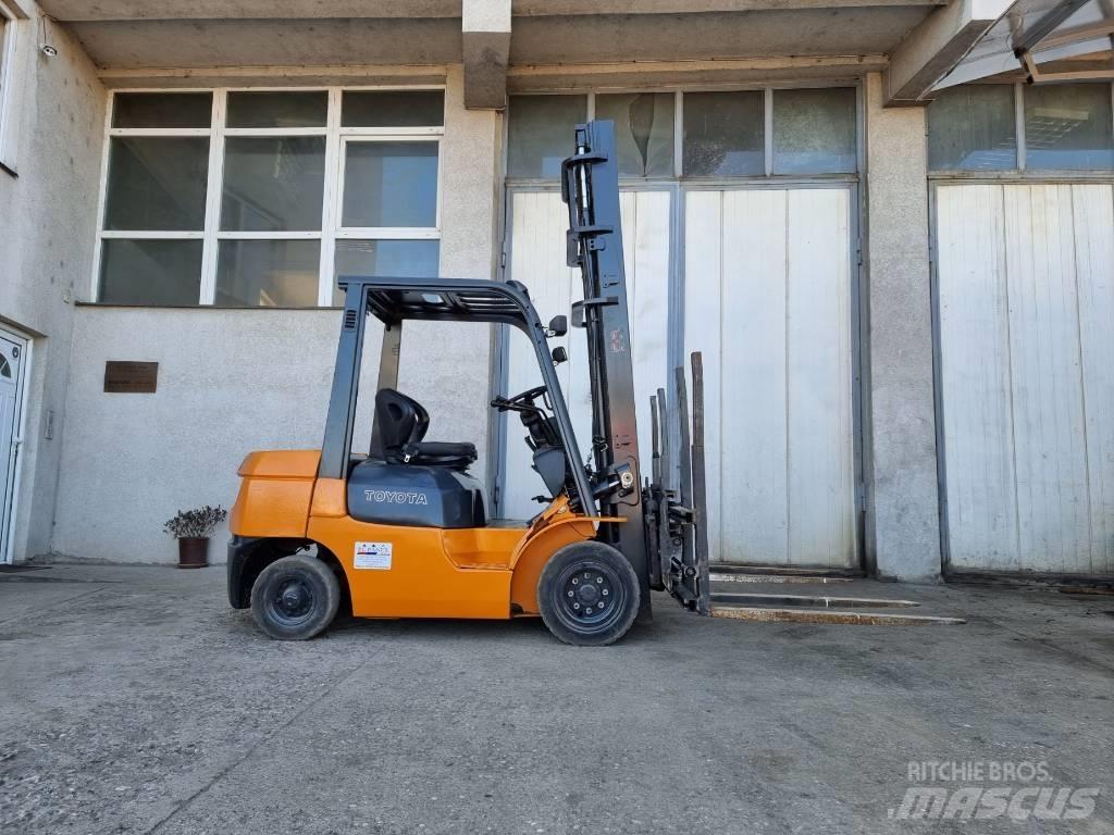 Toyota 02-7 FD 25 Дизелови камиони