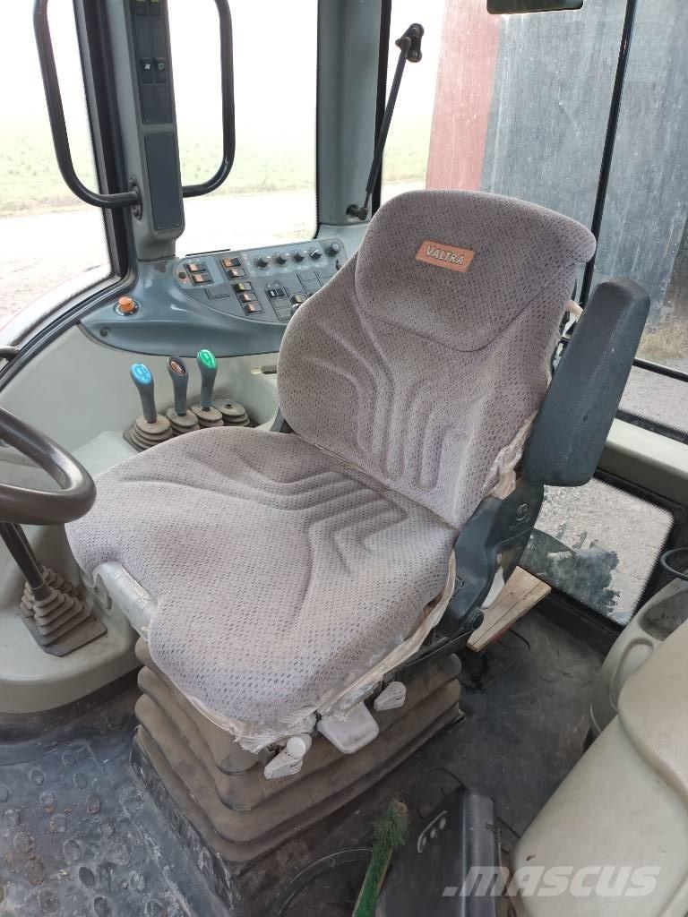 Valtra N 141 Трактори