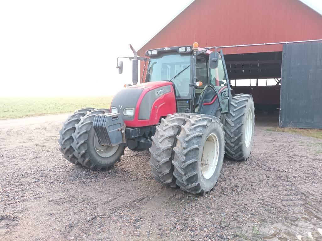 Valtra N 141 Трактори