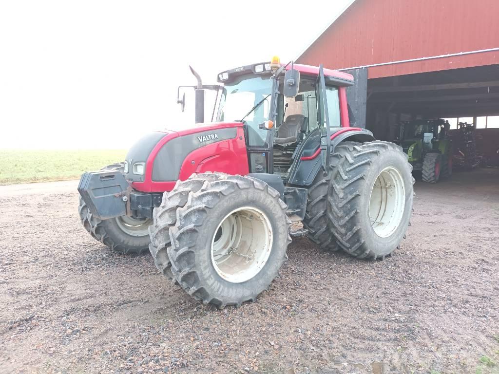 Valtra N 141 Трактори
