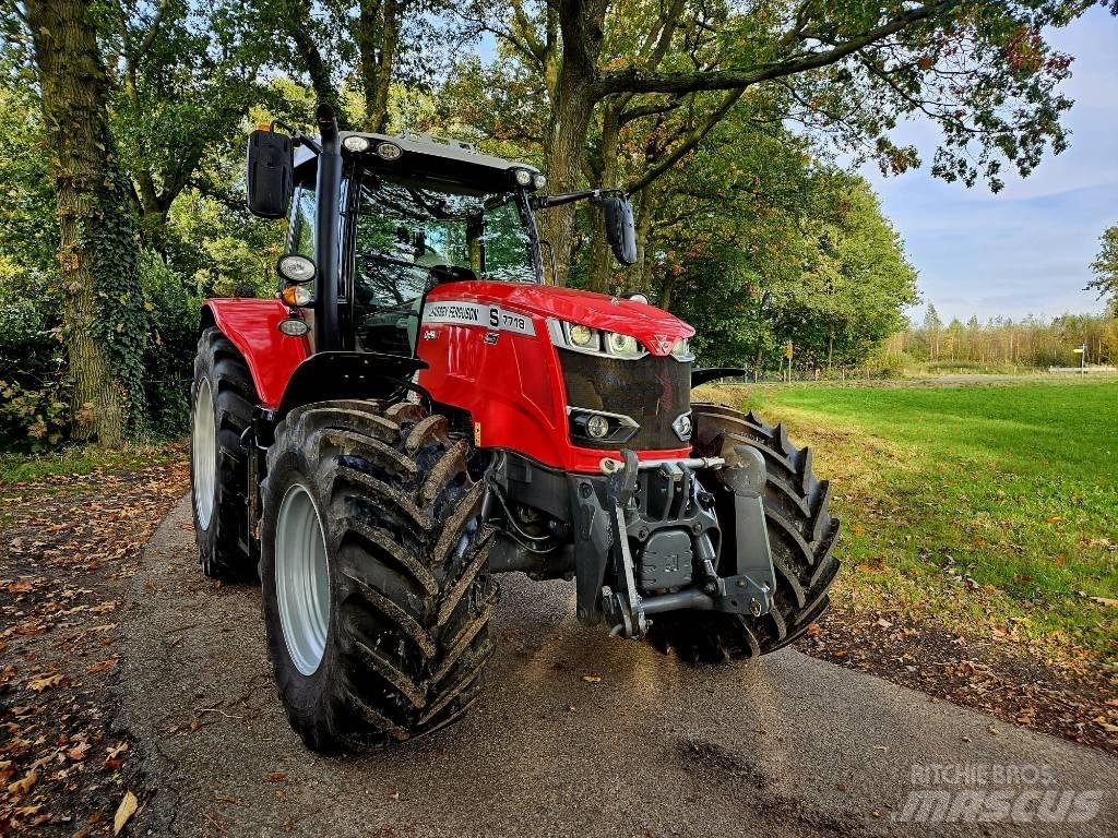 Massey Ferguson 7718 Трактори